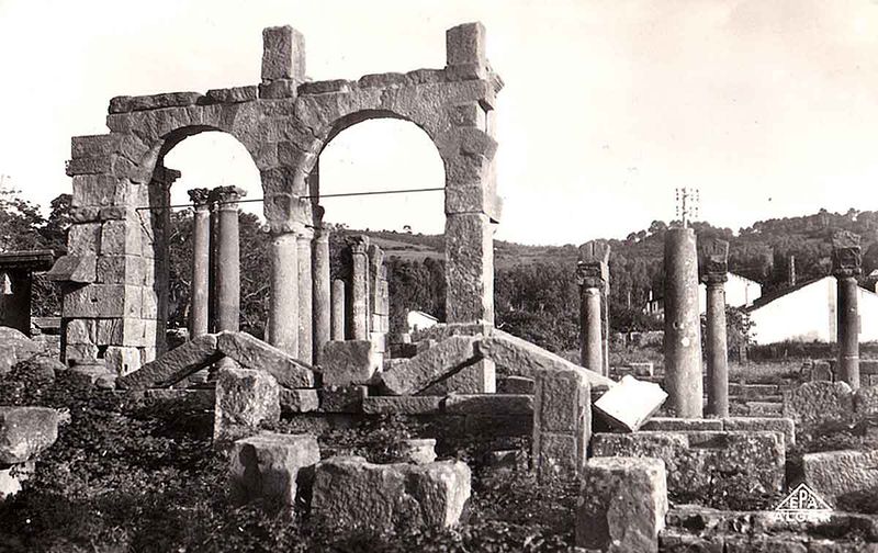 Fichier:Tigzirt basilique romaine.jpg